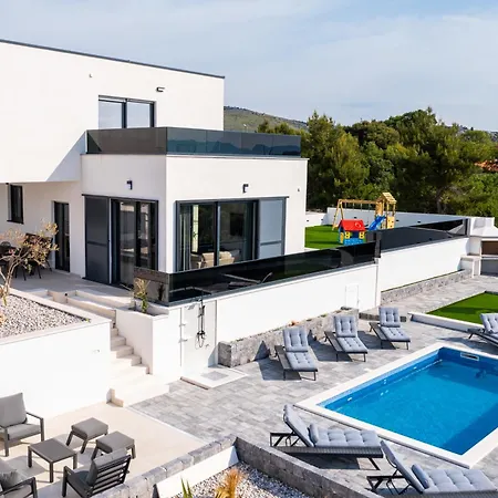 Willa Vista- Heated Swimming Pool, Close To Split And Trogir
